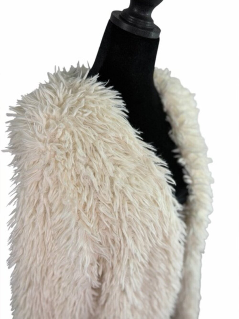 Chelsea & Violet Ivory Shaggy Faux Fur Jacket Size L Boho Cozy Winter - Picture 4 of 10